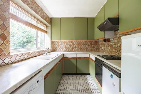 1 Foxbury, New Ash Green, Longfield, DA3 8LP