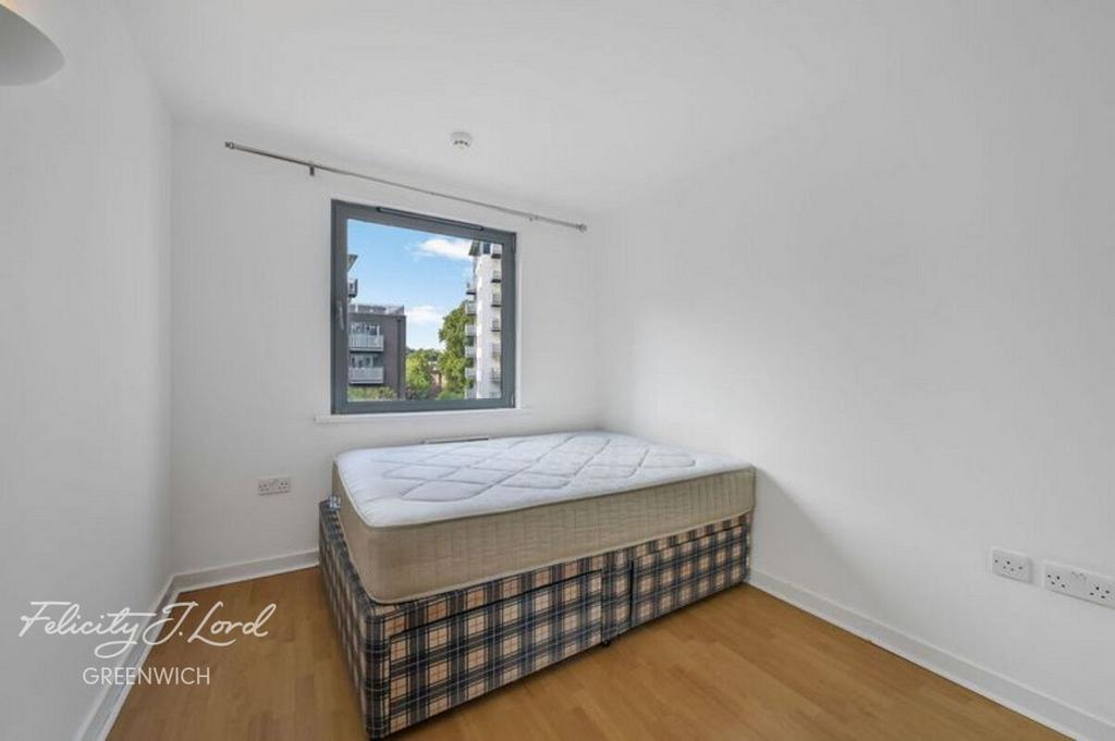 Deals Gateway, London, SE13 7QQ 2 bed flat for sale £400,000