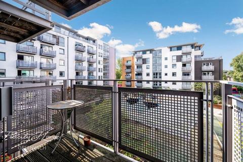 2 bedroom flat for sale, Deals Gateway, London, SE13 7QQ