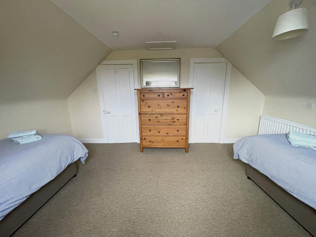 Bedroom 3b.JPG