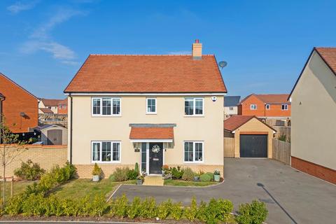 4 bedroom detached house for sale, Blackwater Drive, Dunmow, Essex