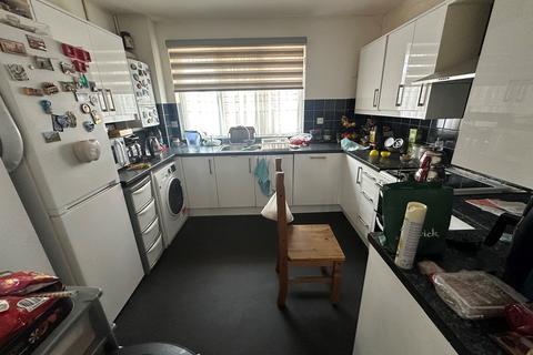 3 bedroom apartment to rent, Cranmer Road, Edgware, HA8