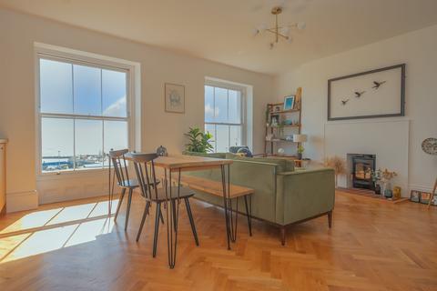 2 bedroom flat to rent, 18 Royal Crescent, St. Augustines Road, CT11