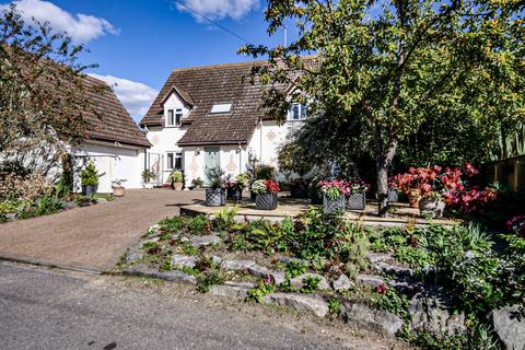 4 bedroom detached house for sale, Grove Road, Bentley.Suffolk. IP9 2DD