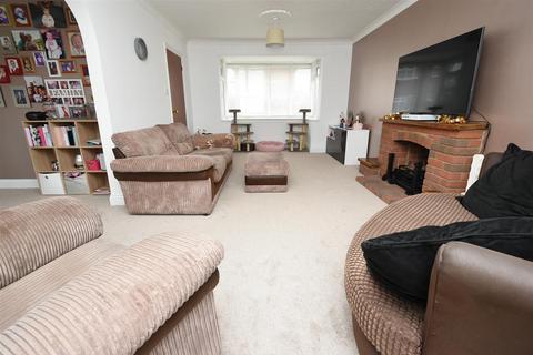 4 bedroom house for sale, Pennial Road, Canvey Island SS8