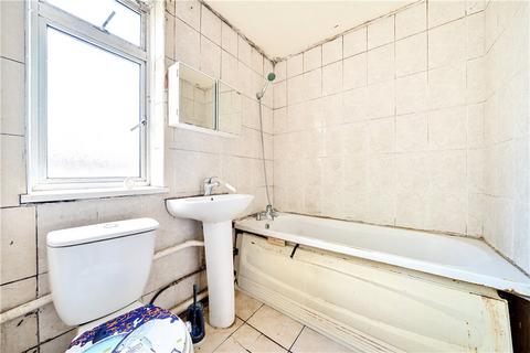 17 Reculver Mews, London, N18 2QY