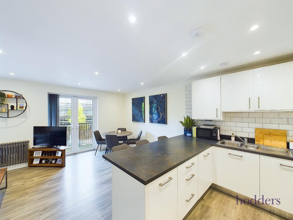 Hawker Drive, Addlestone, Surrey, KT15 2 bed apartment for sale £319,950