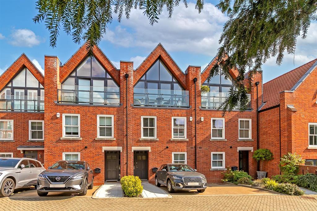4 Oak Tree Gardens-11.jpg