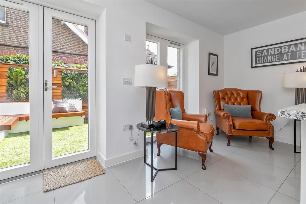 4 Oak Tree Gardens-36.jpg