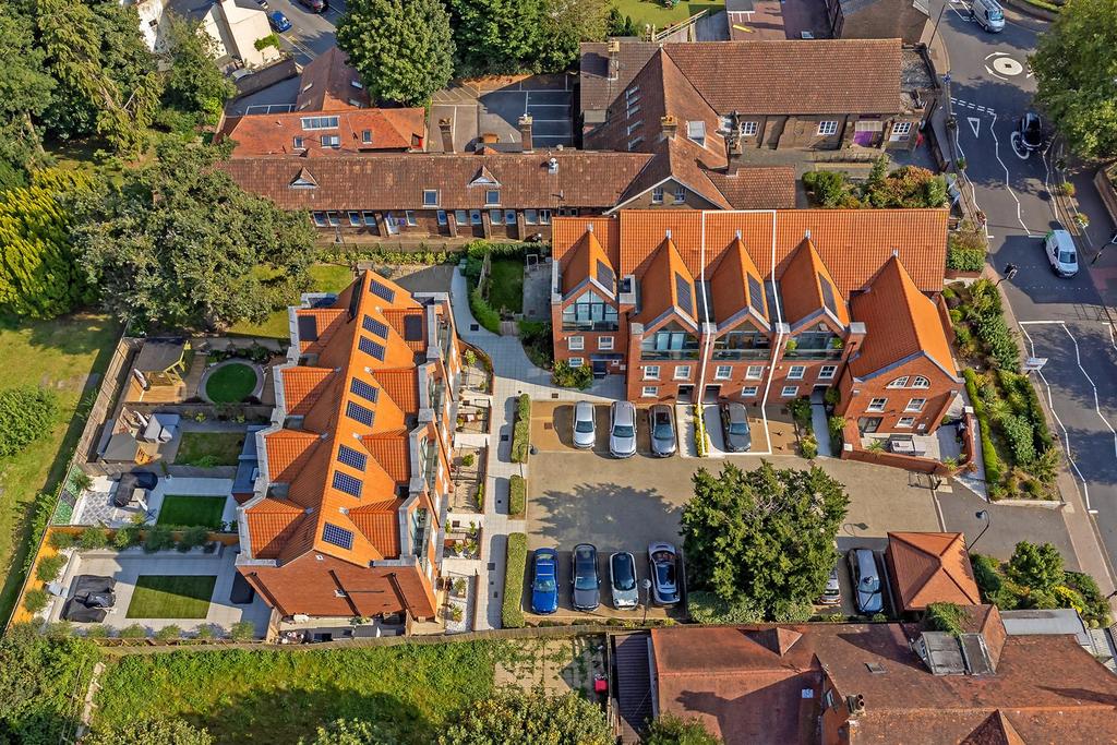 4 Oak Tree Gardens-3.jpg