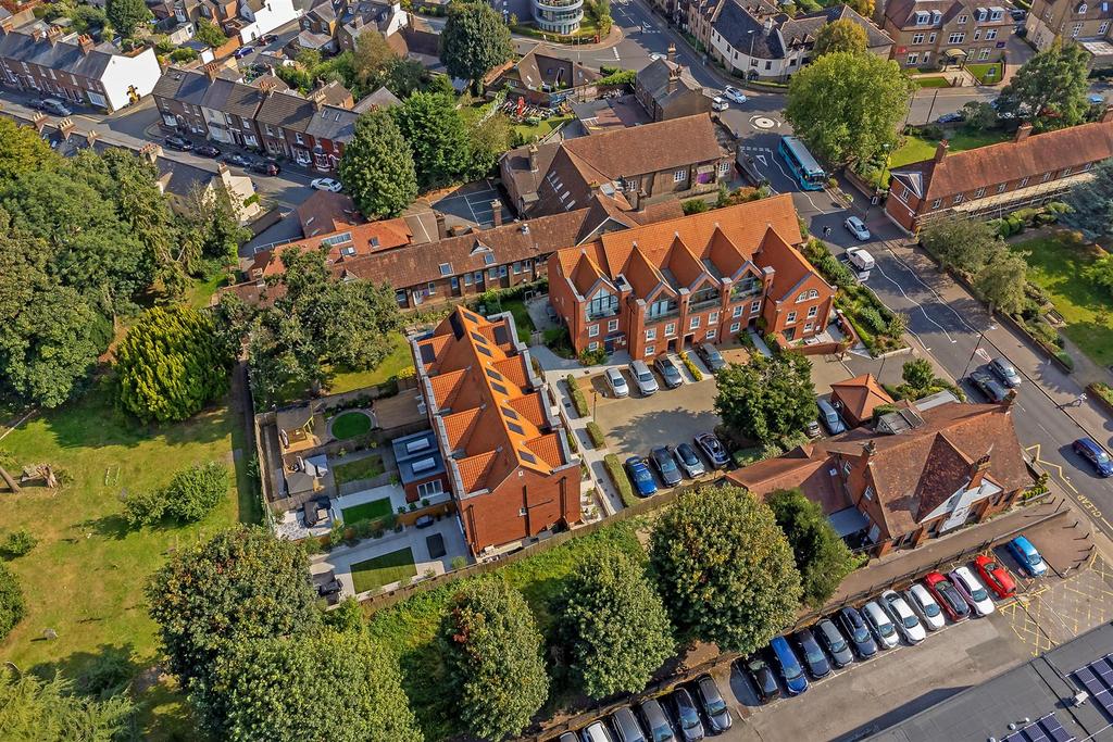 4 Oak Tree Gardens-4.jpg