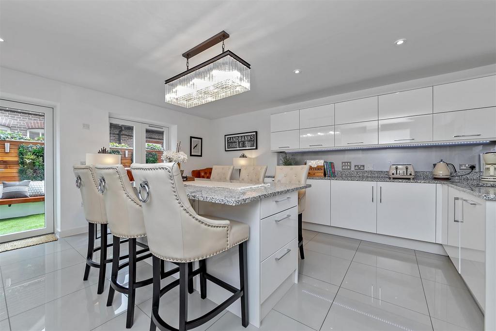 4 Oak Tree Gardens-26.jpg