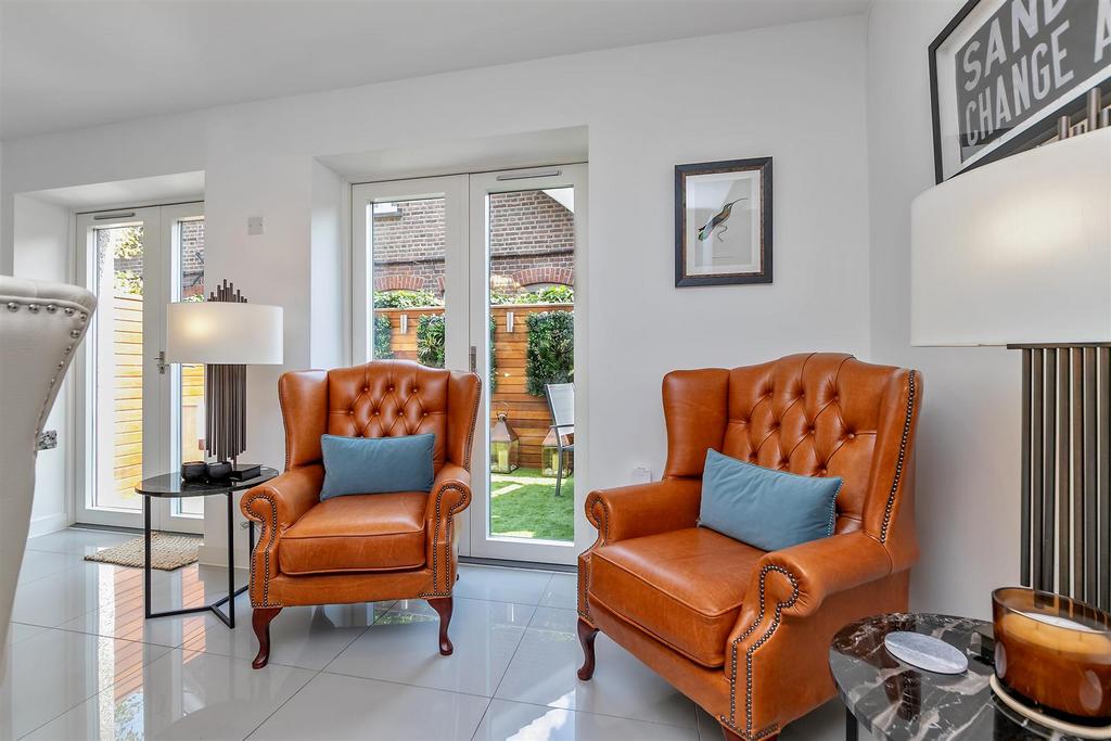 4 Oak Tree Gardens-31.jpg