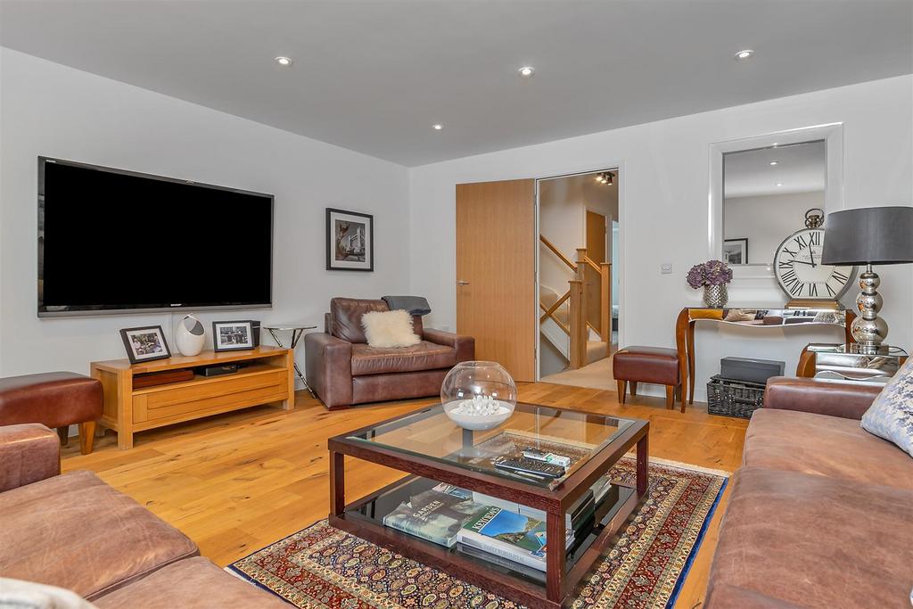 4 Oak Tree Gardens-63.jpg