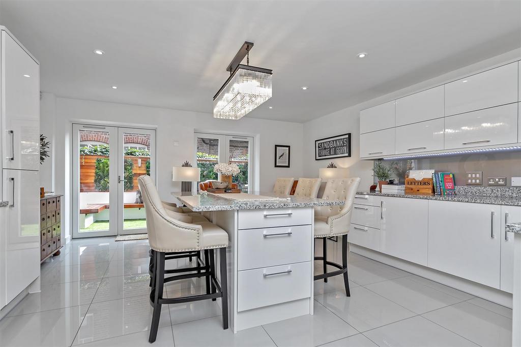 4 Oak Tree Gardens-25.jpg