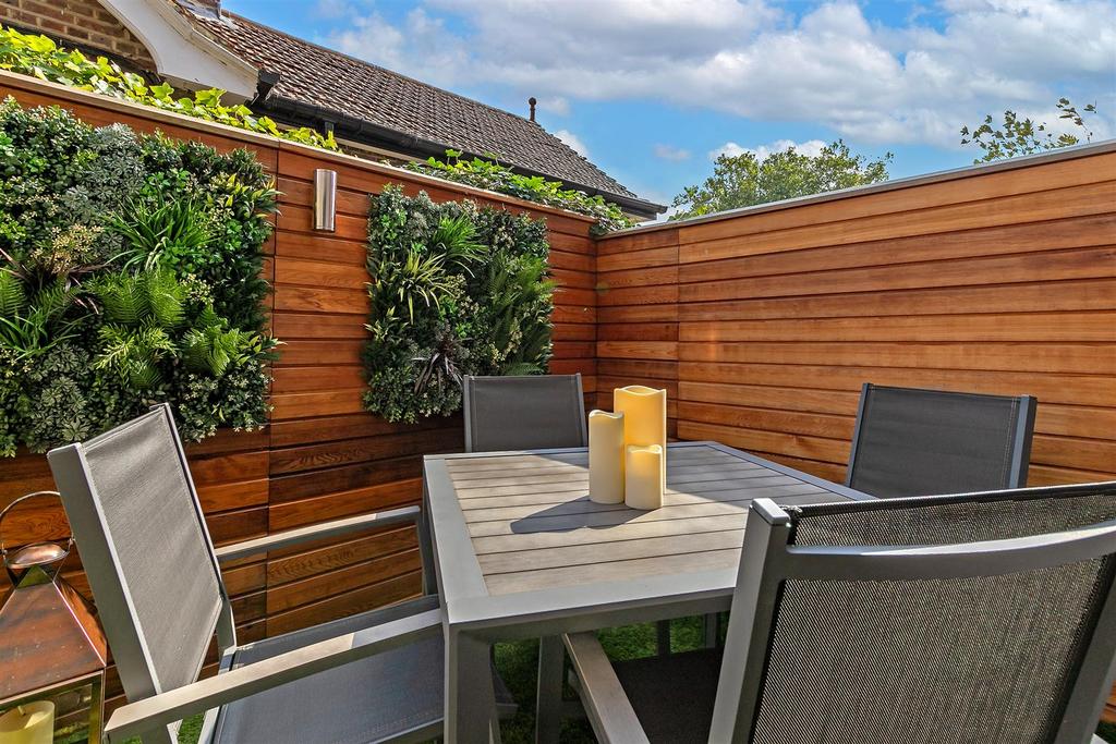 4 Oak Tree Gardens-43.jpg