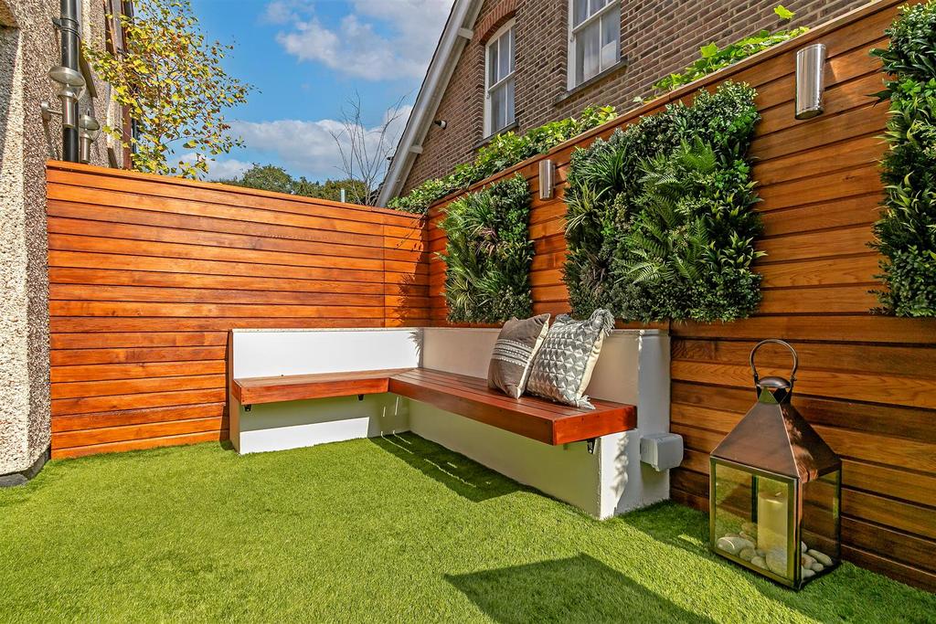 4 Oak Tree Gardens-42.jpg