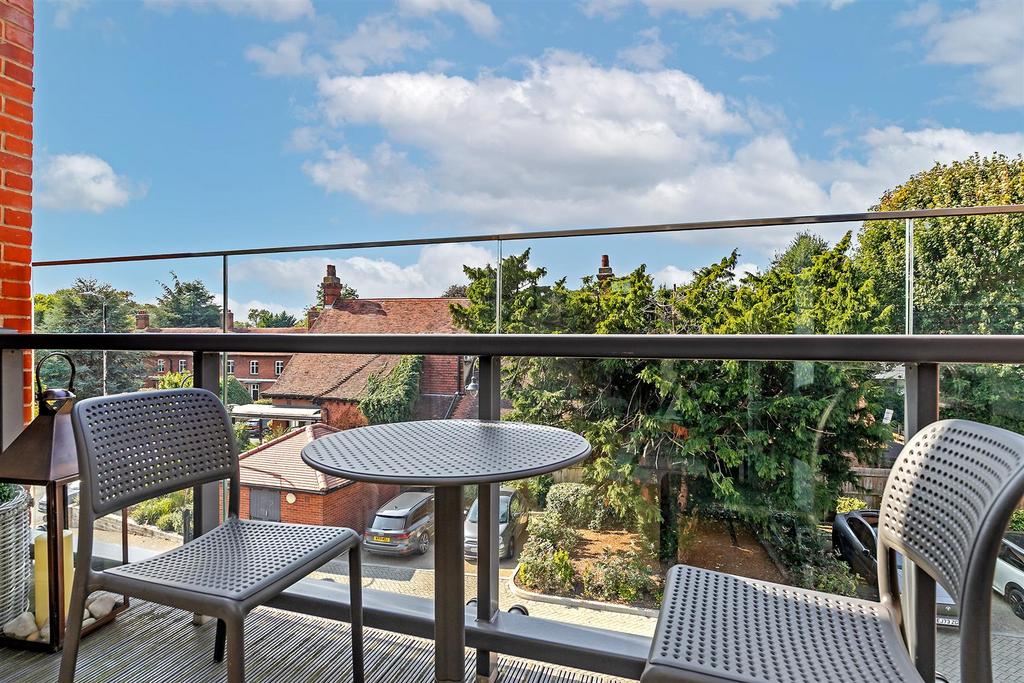 4 Oak Tree Gardens-81.jpg
