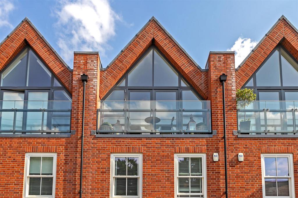 4 Oak Tree Gardens-17.jpg
