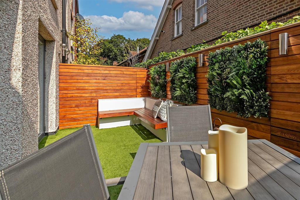 4 Oak Tree Gardens-41.jpg
