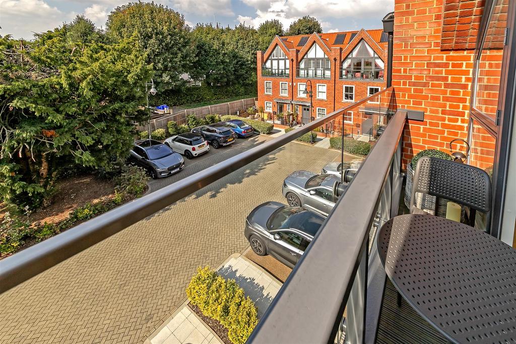 4 Oak Tree Gardens-84.jpg
