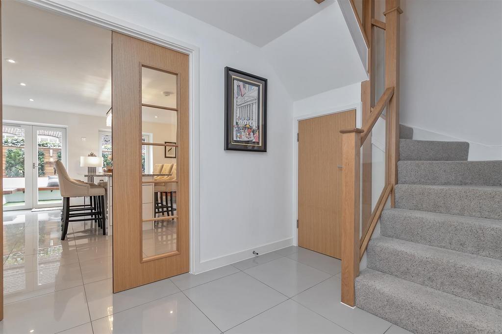 4 Oak Tree Gardens-24.jpg