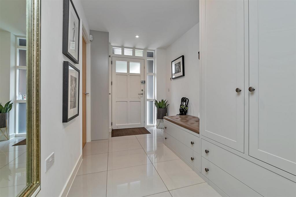 4 Oak Tree Gardens-22.jpg