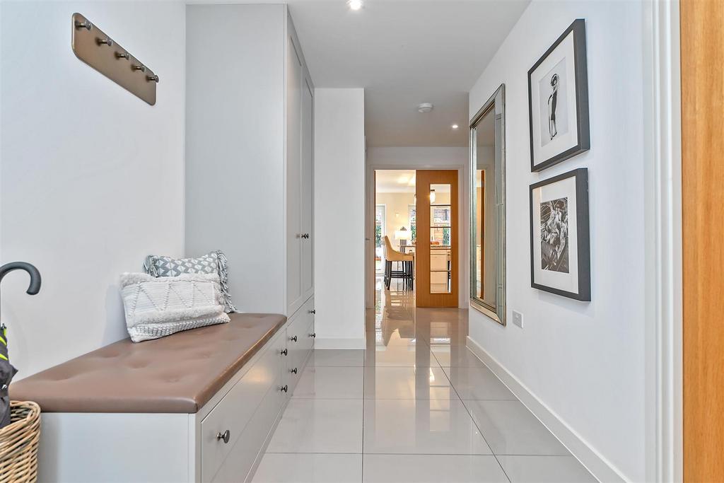 4 Oak Tree Gardens-20.jpg