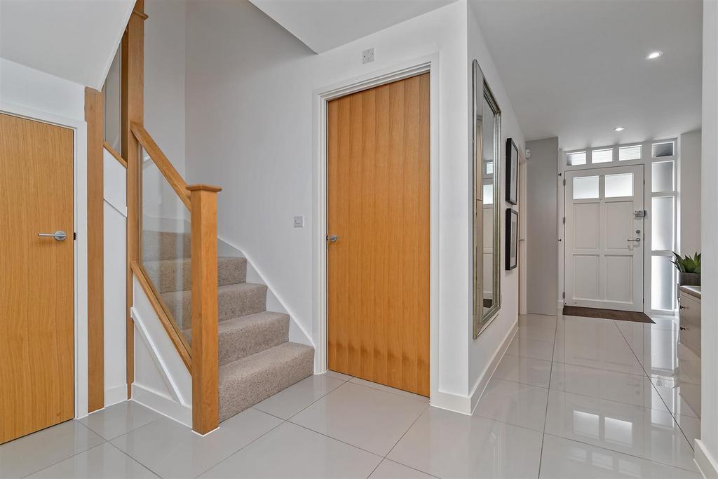 4 Oak Tree Gardens-23.jpg