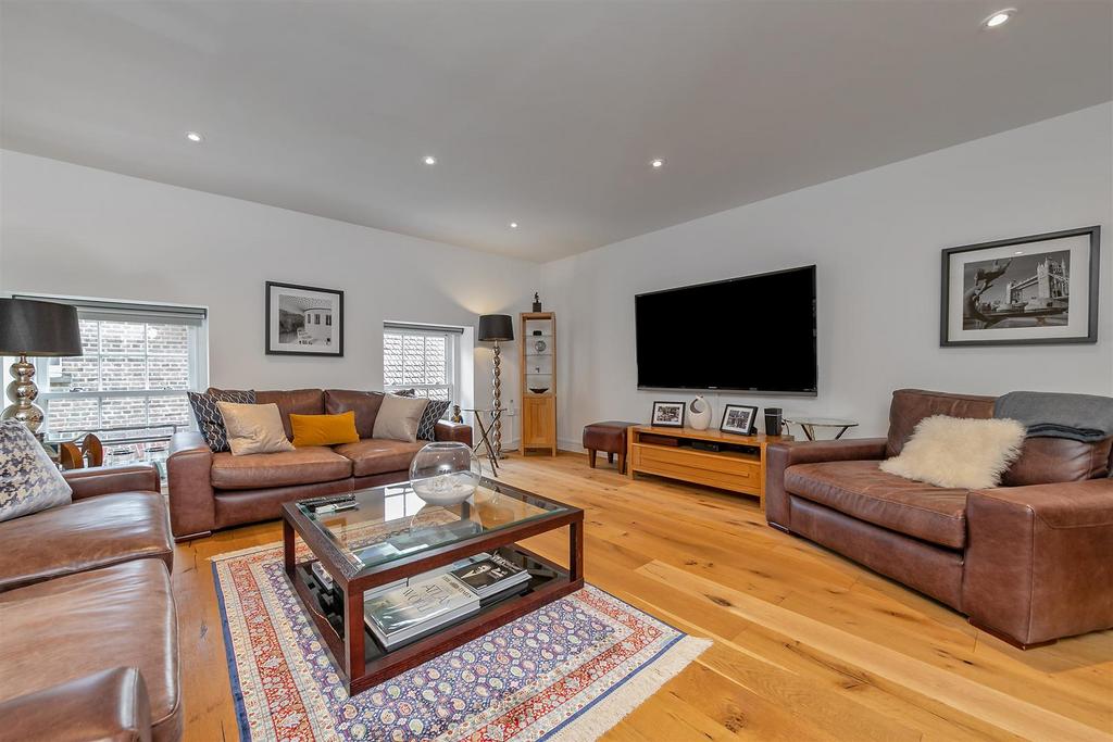 4 Oak Tree Gardens-60.jpg