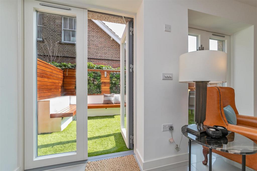 4 Oak Tree Gardens-37.jpg