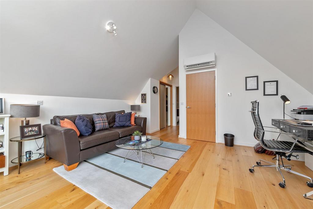 4 Oak Tree Gardens-75.jpg