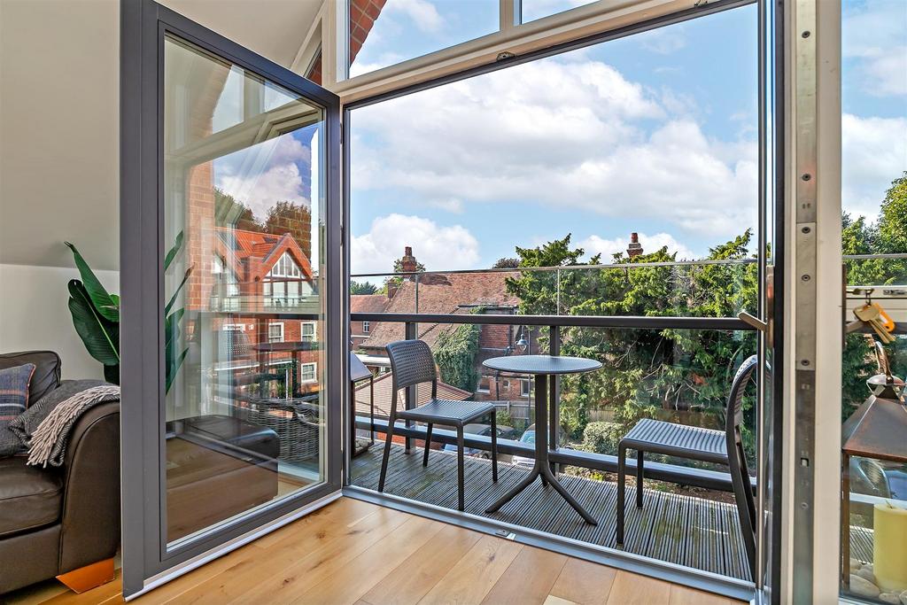 4 Oak Tree Gardens-80.jpg