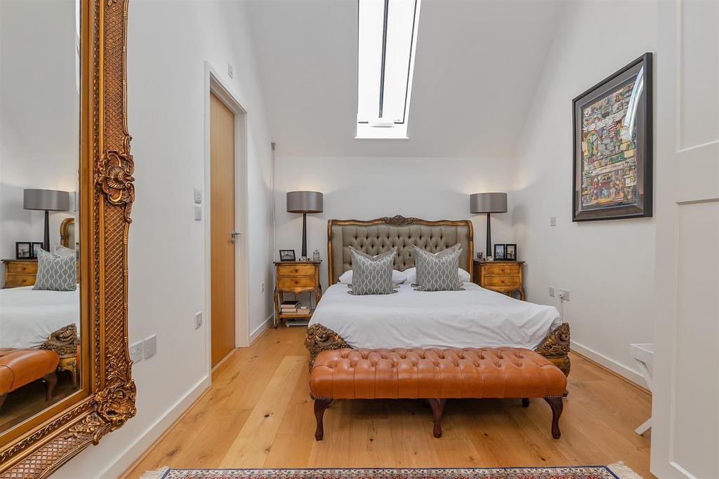 4 Oak Tree Gardens-66.jpg