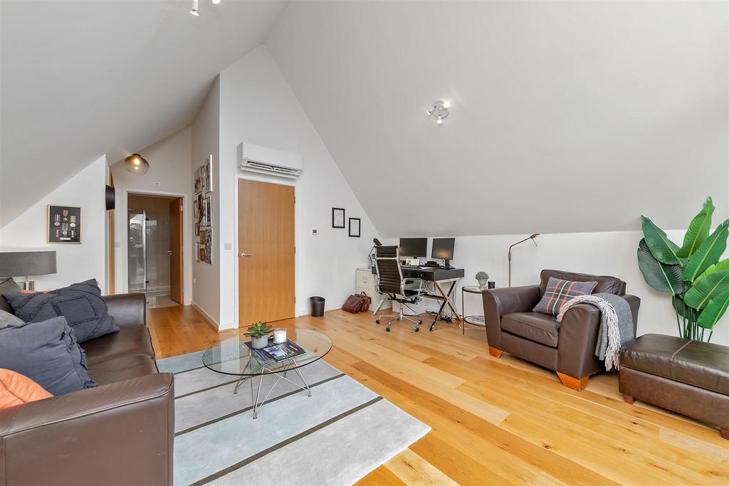 4 Oak Tree Gardens-74.jpg