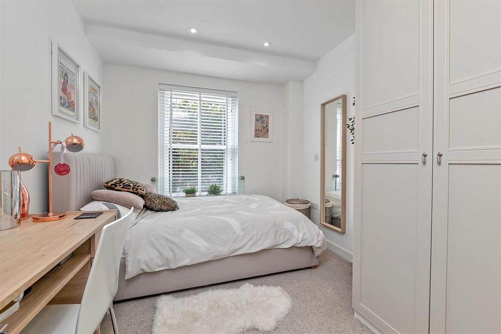 4 Oak Tree Gardens-51.jpg