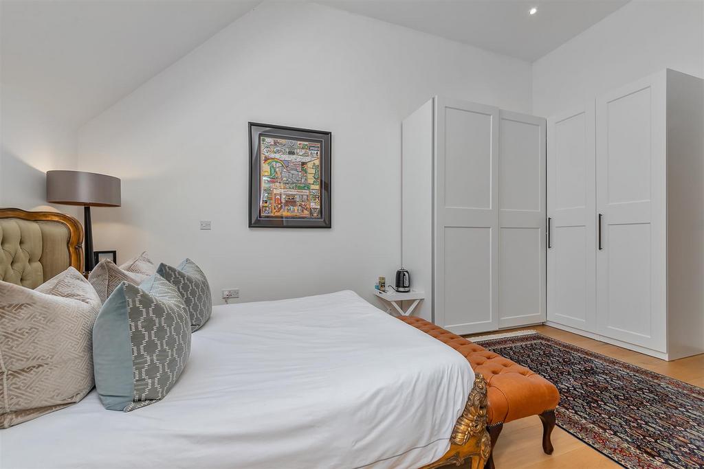 4 Oak Tree Gardens-67.jpg