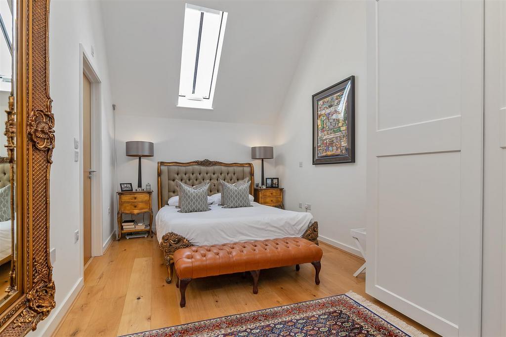 4 Oak Tree Gardens-65.jpg