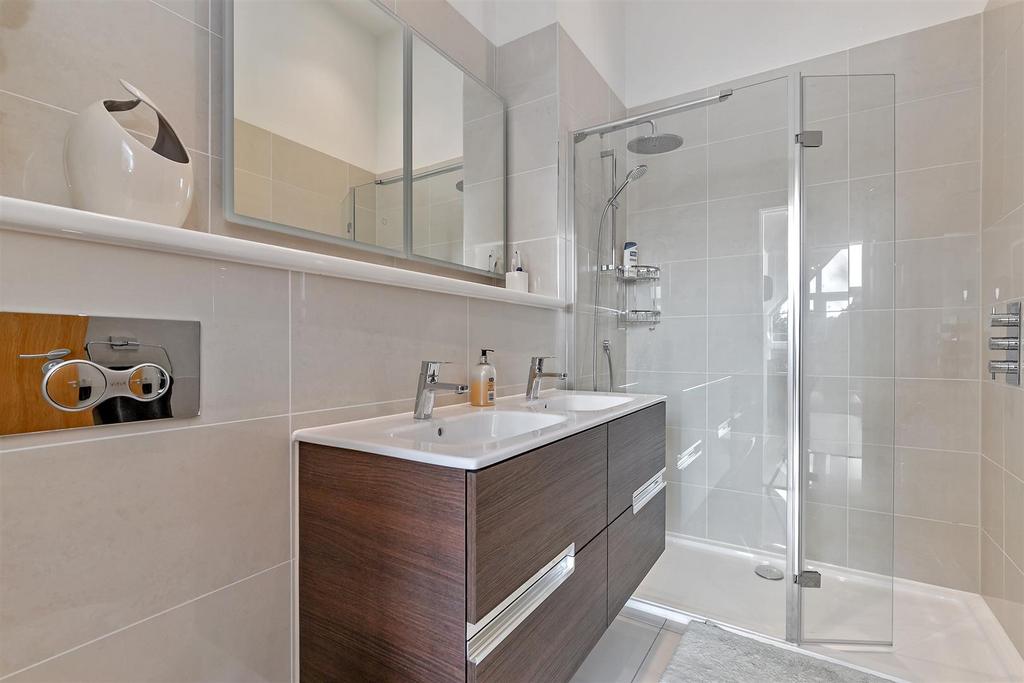 4 Oak Tree Gardens-77.jpg