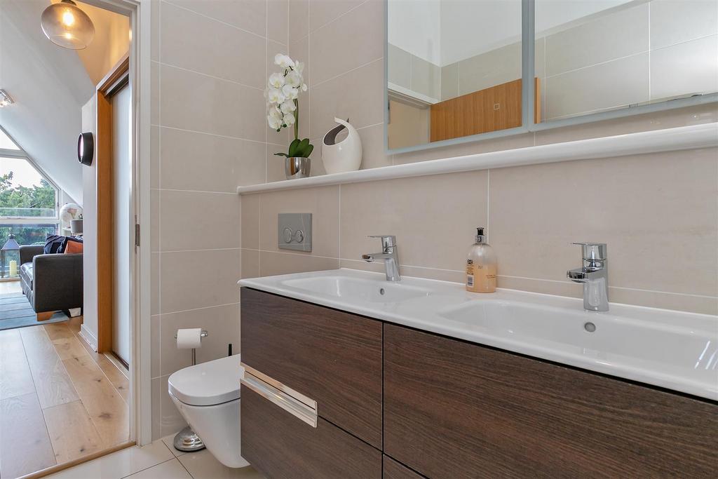 4 Oak Tree Gardens-78.jpg