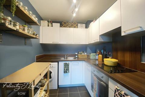 1 bedroom apartment for sale, Harston Walk, London, E3