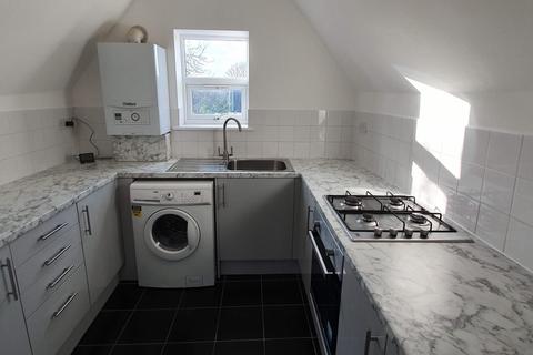 2 bedroom flat to rent, 27 Elmers End Road, London SE20