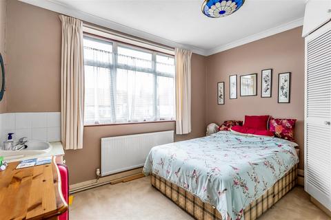 1 Oakhill Road, Ashtead, KT21 2JG