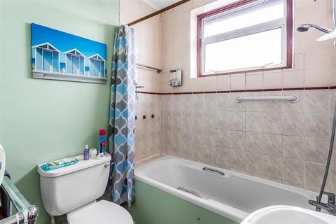 1 Oakhill Road, Ashtead, KT21 2JG
