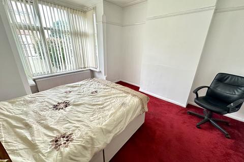 3 bedroom semi-detached house to rent, Marlow Road,  Southall, UB2