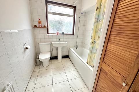 3 bedroom semi-detached house to rent, Marlow Road,  Southall, UB2