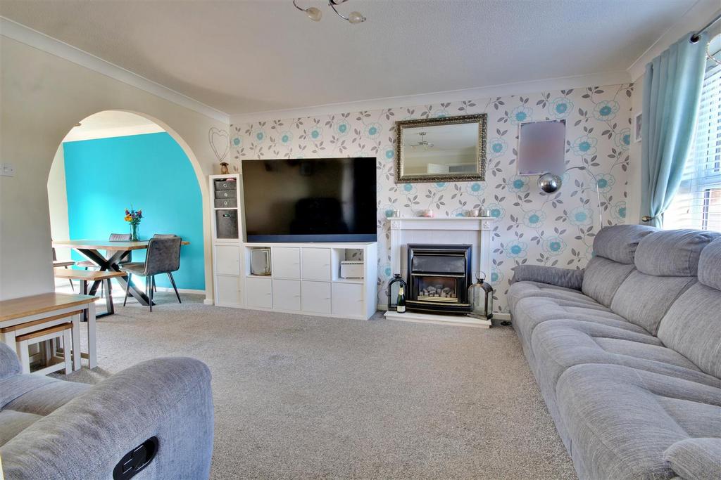 Canada Drive, CHERRY BURTON 3 bed detached house for sale £260,000