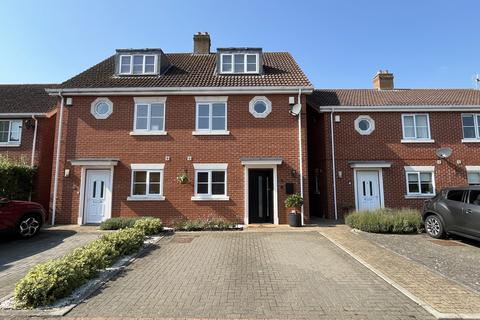 4 bedroom semi-detached house for sale, Tremelaia Gardens, Felixstowe IP11