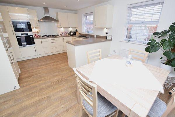 Open plan kitchen/diner