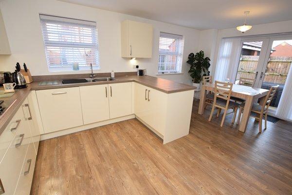 Open plan kitchen/diner